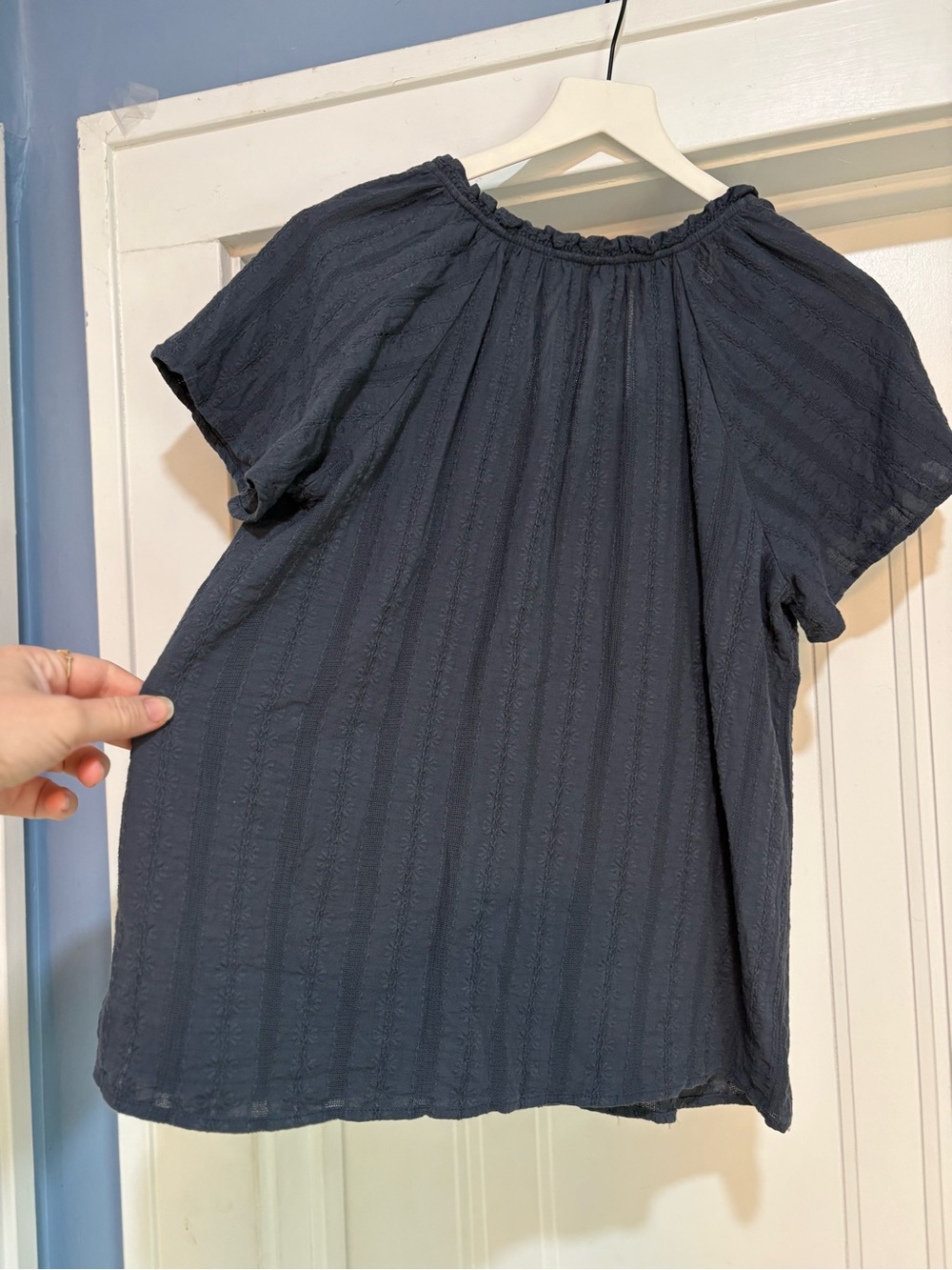 Marine Layer Lana Textured Cotton Navy Floral Split Neck Flutter Sleeve Top Sm - Picture 6 of 11
